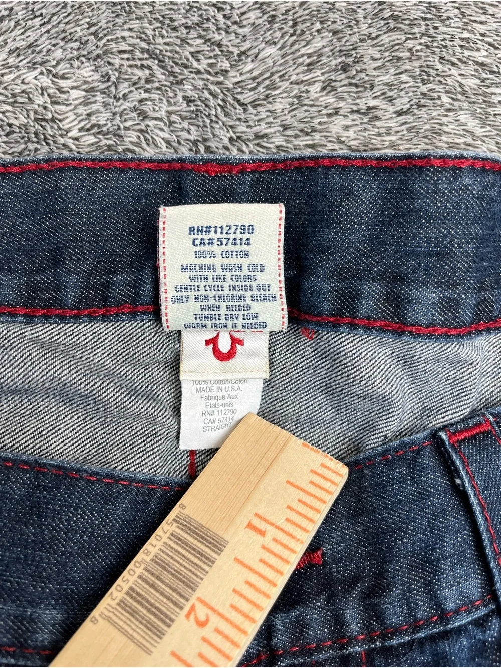 True Religion Men’s Dark Blue Straight Jeans with Red Stitching size 40